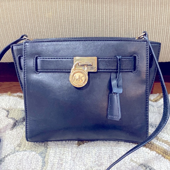 💕 Michael Kors black genuine leather shoulder bag 💕 - Picture 1 of 13